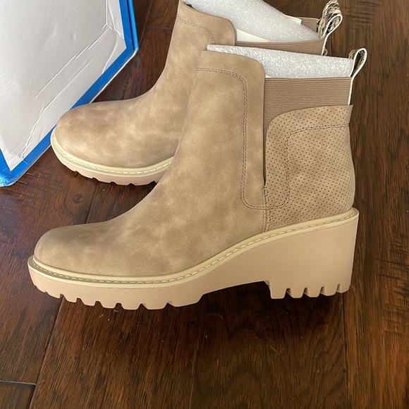 Women’s Brown NWT 9.5 Combat Fashion Booties - Picture 3 of 8